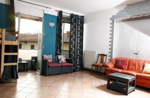 Busto Garolfo House | Posto letto in una camera condivisa