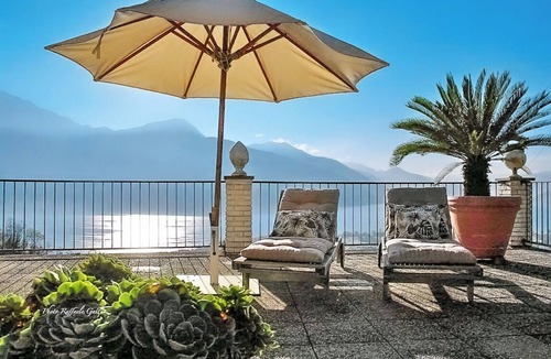 Gravedona House | Pretore Romantico Loft Holiday Apartment with Pool