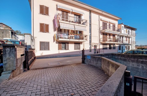 Cantu Apartment | Private room ‘Raffa-Ele’ with Wi-Fi and air conditioning