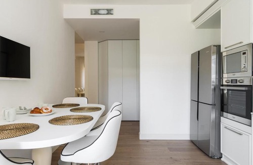 Como Apartment | Pure White Luxury Apartment - byMyHomeinComo