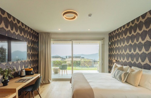 Como House | Pureview Luxury Suites, with breakfast & pool