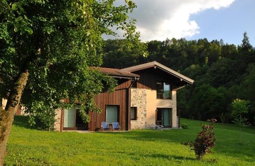 Prestine House | Quader nidi nel verde