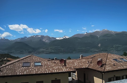 Colico Apartment | Quattro Stagioni Summer Roof Terrace Holiday Apartment with Pool