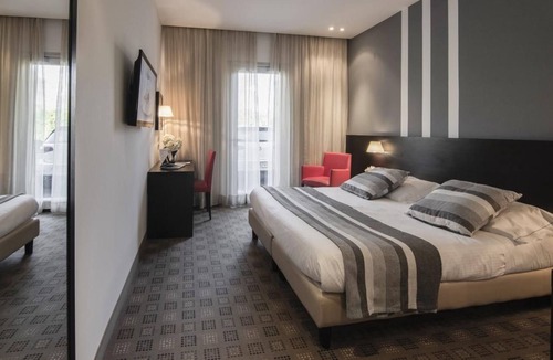 Capolago Apartment | R 1163 Double Room with Mini-Bar, Safe Deposit Box & FREE WiFi – Breakfast INC.