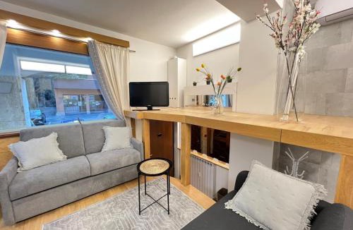 Forze Armate - Sella Nuova Apartment | "R&P apartment", short term stay, elegant design, Bisceglie metro station, easy for San Siro and Fiera Milano, free parking