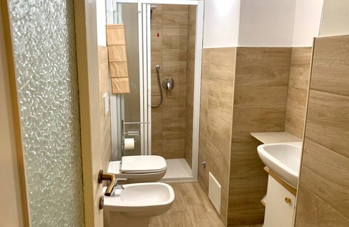 Vassena Apartment | Relaxation a stone's throw from the lake! Apt with garden!