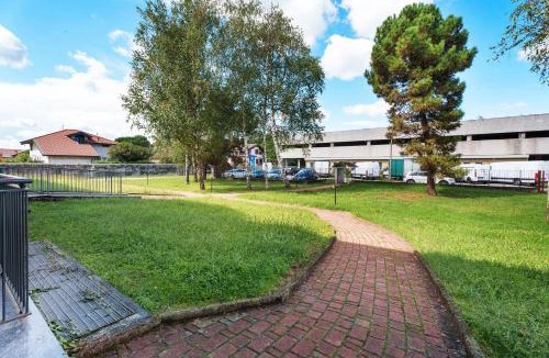 Lonate Pozzolo House | Residence Brughiera Malpensa