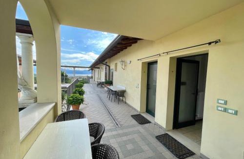 Castello House | Residence Garda Valtenesi