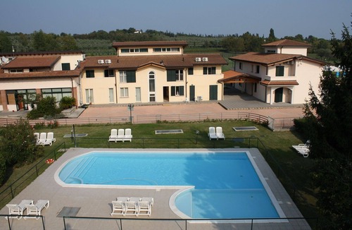 Cunettone-villa House | RESIDENCE IL COLOMBARO ~ B THREE-ROOM APARTMENT B FIRST FLOOR