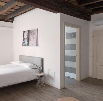 Old Town House | Residenza Giulio Romano