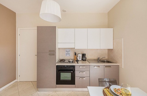 Desenzano del Garda Apartment | Residenza Miralago with pool - One-bedroom Apartment with city view