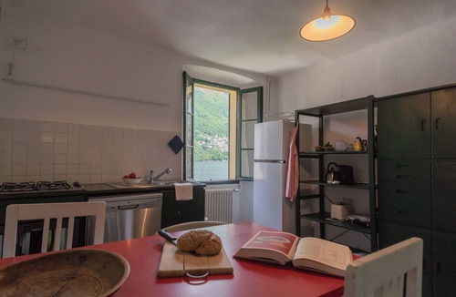 Laglio Apartment | Residenza Regina - Three Bedroom Apartment, Sleeps 5