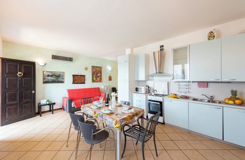 Rivoltella Apartment | Residenza Vittoria, Desenzano Del Garda, Italy