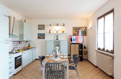 Rivoltella Apartment | Residenza Vittoria, Desenzano Del Garda, Italy