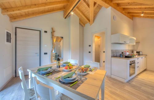 Roe Volciano Apartment | Ricomilla-Finestra Sul Verde- priv park, Roè Volciano, Italy