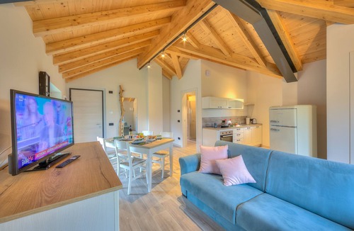 Roe Volciano Apartment | Ricomilla-Finestra Sul Verde- priv park, Roè Volciano, Italy