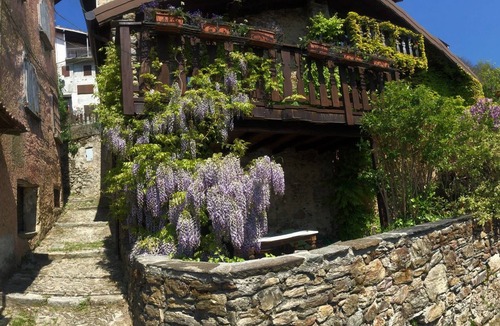 Vendrogno House | romantic detached villa overlooking the lake, with patio and beautiful terrace