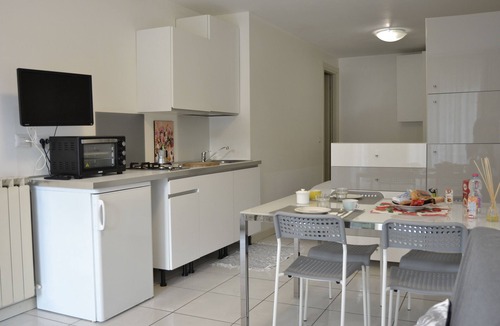 Entratico Apartment | romantic studio, lake area