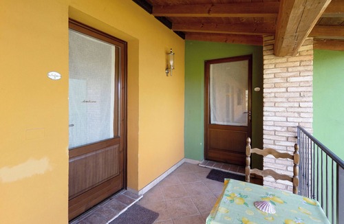 Campagnolo Apartment | Room 'Amilcare' with Shared Terrace, Wi-Fi and Air Conditioning