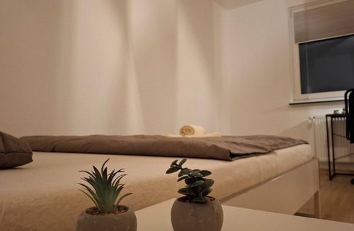 Wolfsburg Apartment | Room "white" in shared flat - central & quiet - VW, Autostadt, VfL parking lot and WLAN