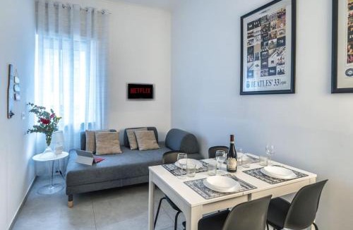 Loreto Apartment | Roomy 6 Guests, City Launchpad, 30mts to Loreto M1 M2