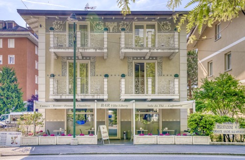 Darfo Boario Terme House | Rosa - Double Room with Balcony in Liberty Villa