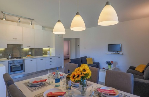 Colico Piano Apartment | Rose Gialla Pastella Holiday Apartment with Pool