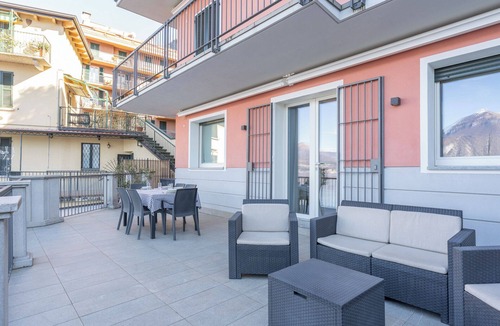 Fiumelatte Apartment | Roseta Caramel - lakefront apartment with terrace