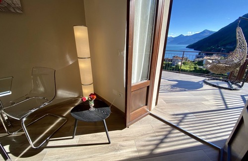 Lezzeno House | RUBINO NEW! NEAR BELLAGIO! BALCONY GARDEN, & STUNNING VIEW!