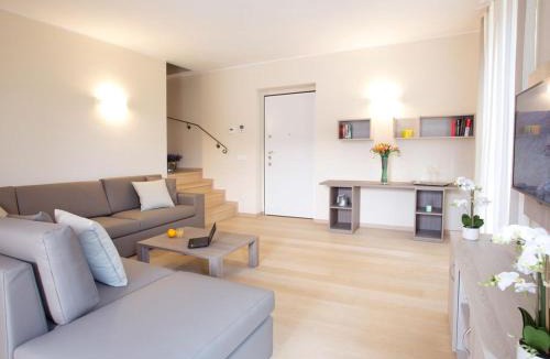 Sala Comacina Apartment | SALA COMACINA APARTMENT NO 1-SLEEPS 10 by Italian Apartments
