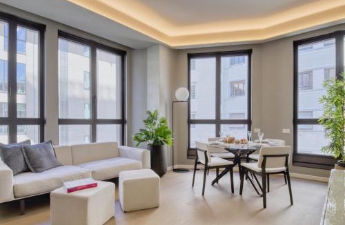 San Babila Apartment | San Babila Central Tower with panoramic terrace overlooking Duomo by Rentopolis