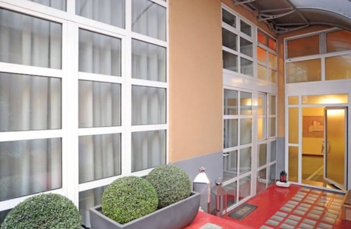 Milan House | SANITIZED. Relax in fabulous Loft with indoor pool