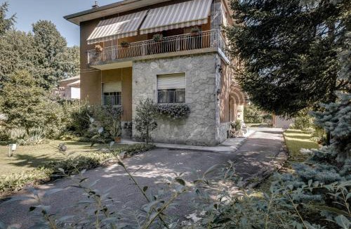 Caronno Pertusella Apartment | Sentirsi a casa, lontano da casa-feel at home away from home