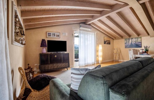 Renzano Apartment | Silvis Home - Lake View