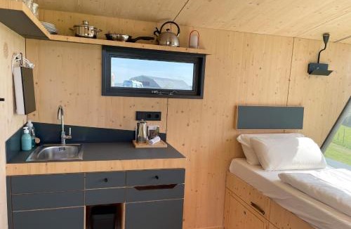 Kuhndorf House | Sleep Space 1 - Green Tiny Spot Dolmar