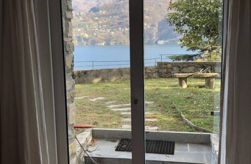Carate Urio House | Small house with large garden, view of Como Lake 'Sans Souci'