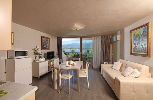 Pieve Vecchia Apartment | Sogno del Lago: in front lane of the beach in Manerba del garda