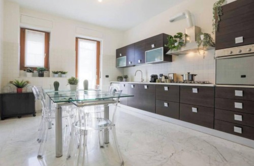 Central Station Apartment | Sophisticated Comfort in Milan's Vibrant Center