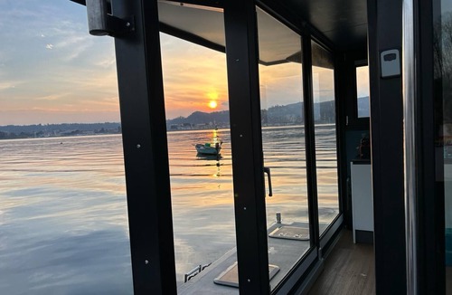 Angera Boat Rental | Sopra L'acqua - Houseboat