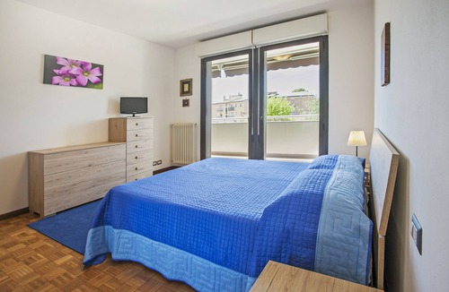 Bergamo Apartment | Spacious one-bedroom apartment with garage, wifi and washing machine, in serviced area