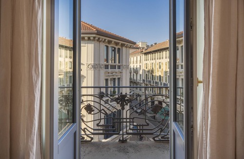 Porta Venezia House | Spacious room in elegant period building with private bathroom close to the center