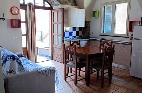 Cipressa Apartment | Spacious studio flat in the centre of Cipressa.