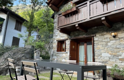 San Giacomo Filippo Ski Chalet | Stone chalet with valley view