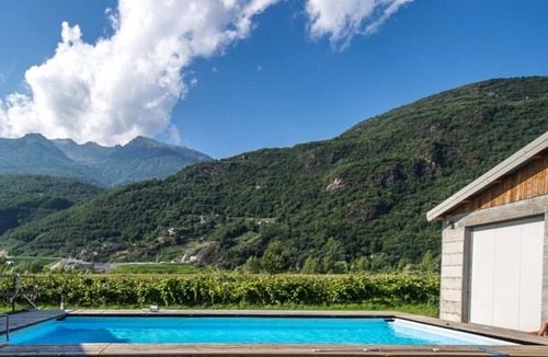 Talamona Apartment | Studio apartment 'Agriturismo L'isola Del Cavallo 4' with Mountain View, Shared Garden and Wi-Fi