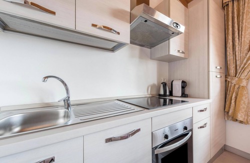 Toscolano Maderno Apartment | Studio Gardasol Monolocale 2 ApartHotel with Lake View, Pool & Wi-Fi