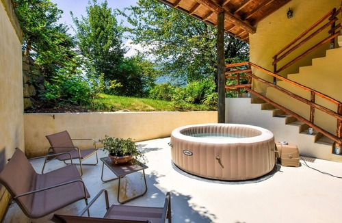 Solto Collina House | Stunning home in Solto Collina