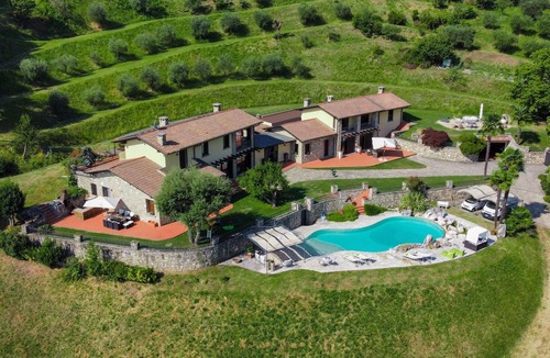 Colombaro Villa | Stunning private villa for 14 people with WIFI, private pool, hot tub, TV, patio and parking