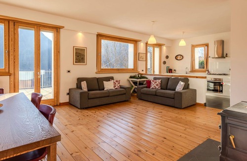 Vendrogno House | Stunning private villa for 9 guests with WIFI, terrace, pets allowed and parking