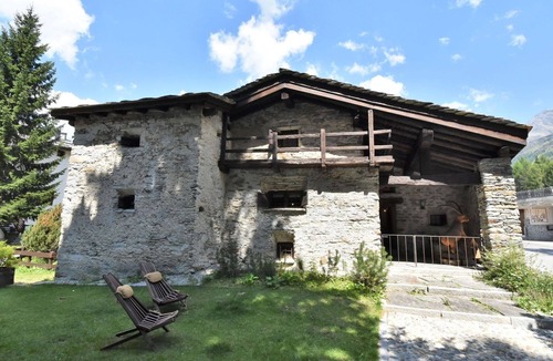 Madesimo House | Stunning private villa for 8 people with hot tub, WIFI, TV, terrace and pets allowed