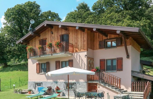 Garzeno House | Stunning private villa for 6 guests with WIFI, TV, patio, pets allowed and parking